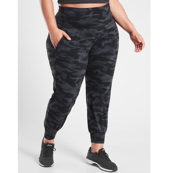 Athleta Pants - Athleta • Black Camo Salutation Jogger • Size L